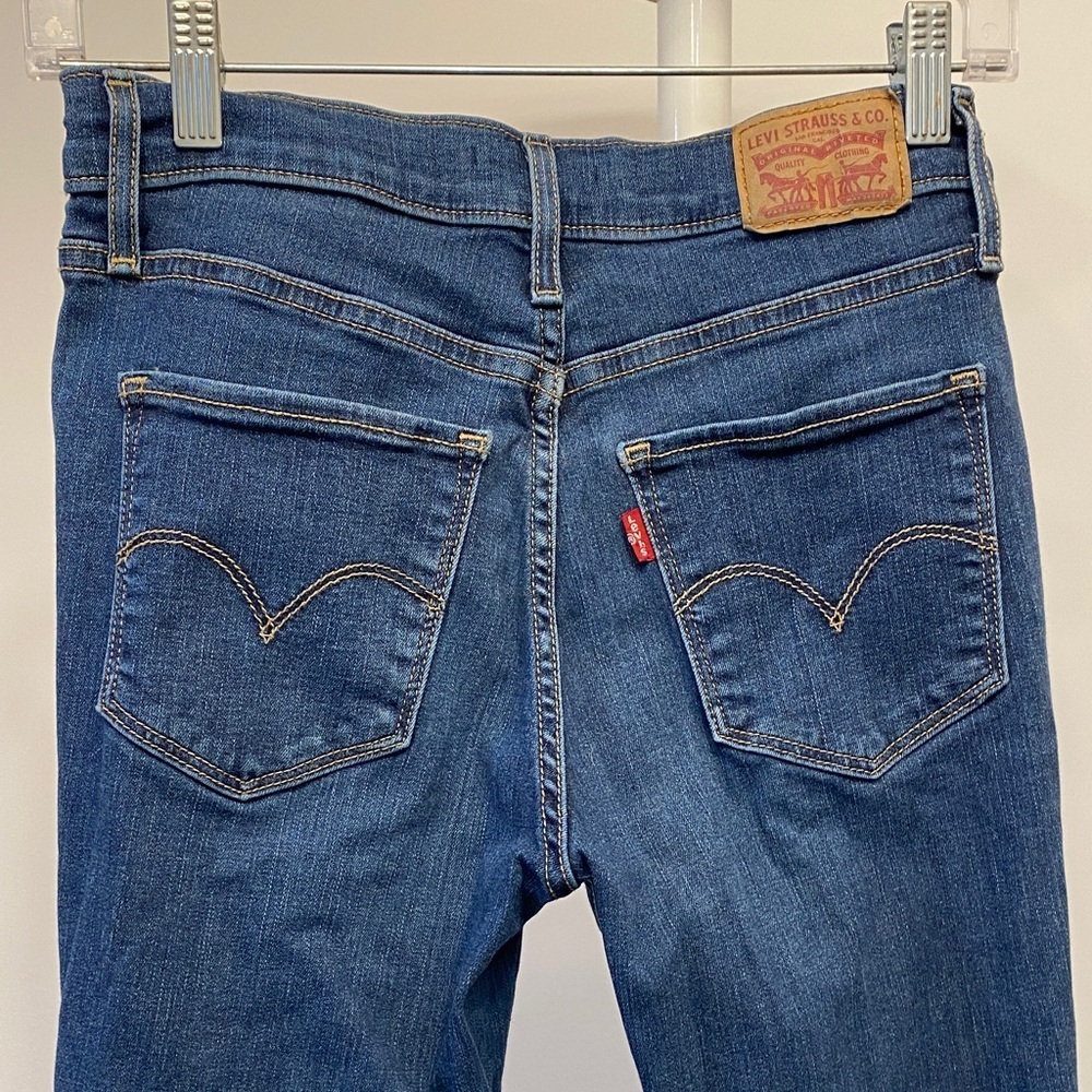 Levis Distressed Blue Women's Jeans - Picture 4 of 4
